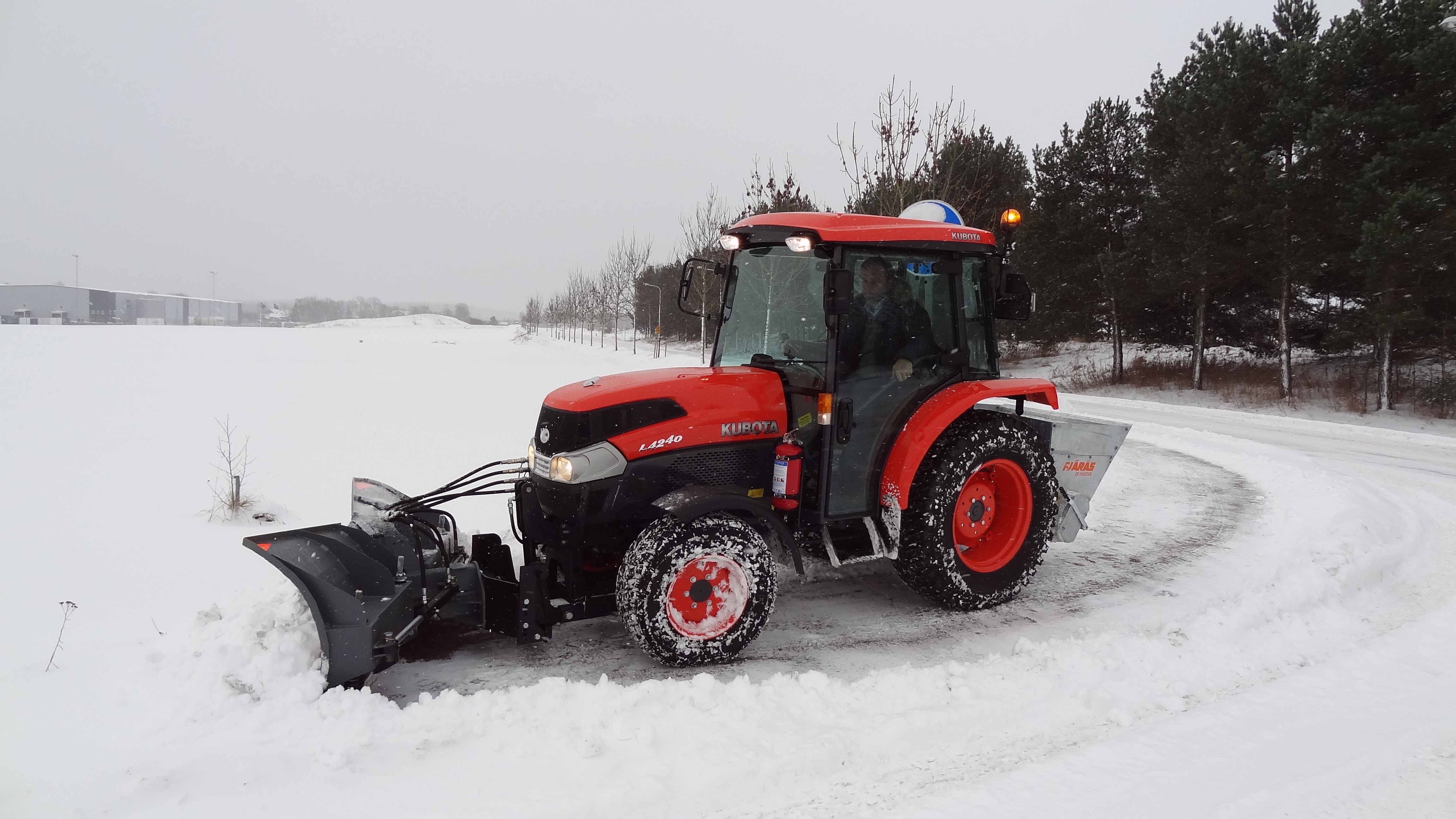 bild 3 av Kubota L4240